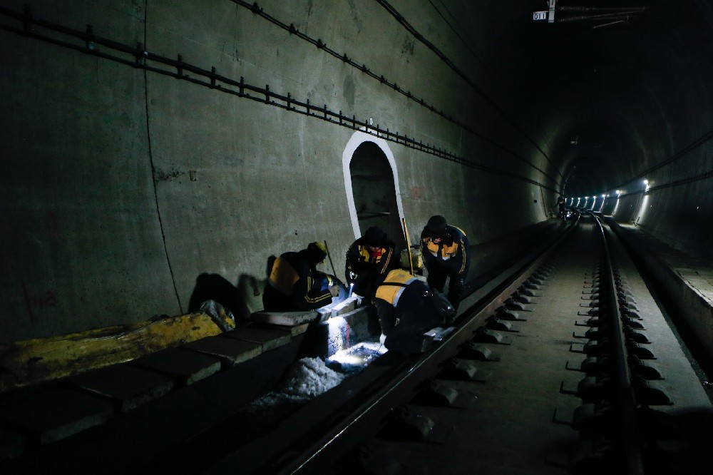 潜江经济开发区铁路运营隧道病害现状